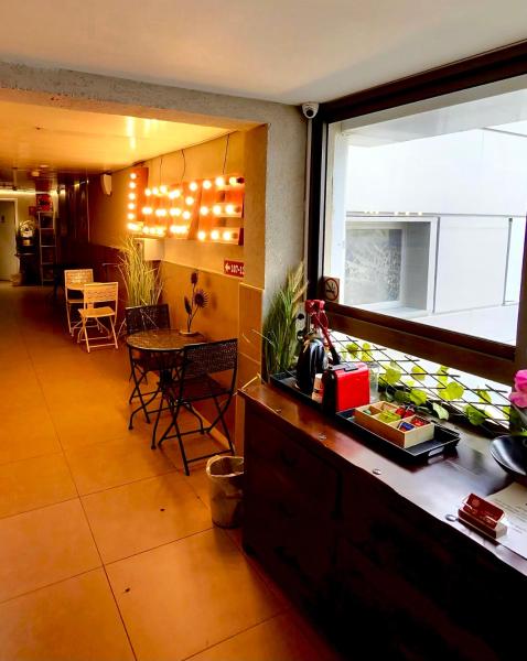The photo shows the Amdar boutique located in the city of Eilat.
