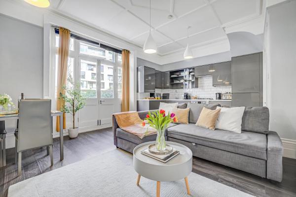 Stylish Garden Flat in Kensington Olympia, London