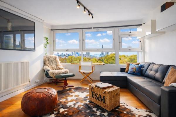 The Finch Loft Skyline Views & Home Cinema - ブルームズベリー