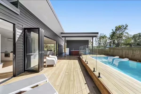 Brand New 4BR Beach House South Stradbroke, Pool
