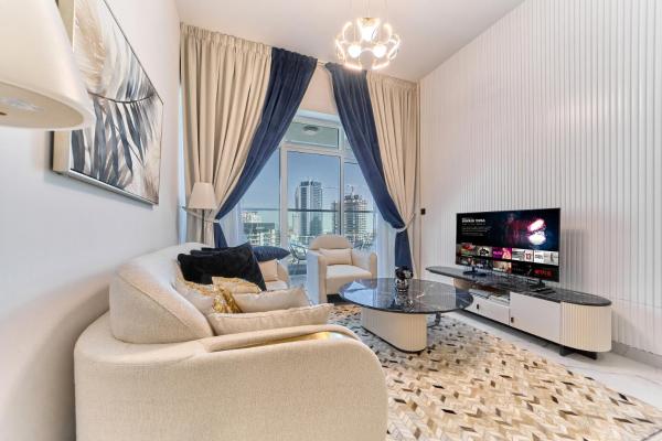 På billedet ses objektet Elegant 2BR Retreat at Opalz Arjan beliggende i byen Dubai.