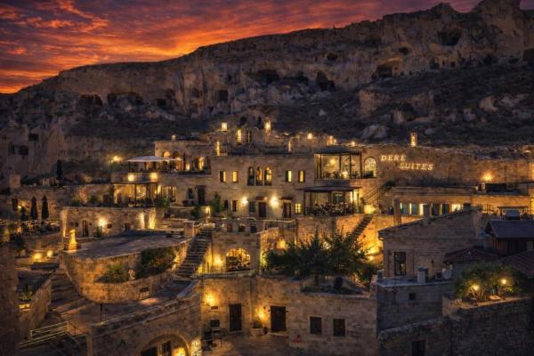 Na fotografii je vidět objekt Dere Suites Cappadocia nacházející se ve městě Ürgüp.
