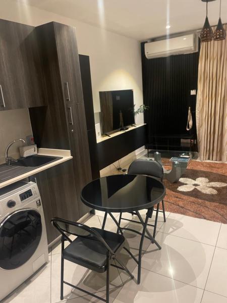Afia's Embassy studio suites, Accra
