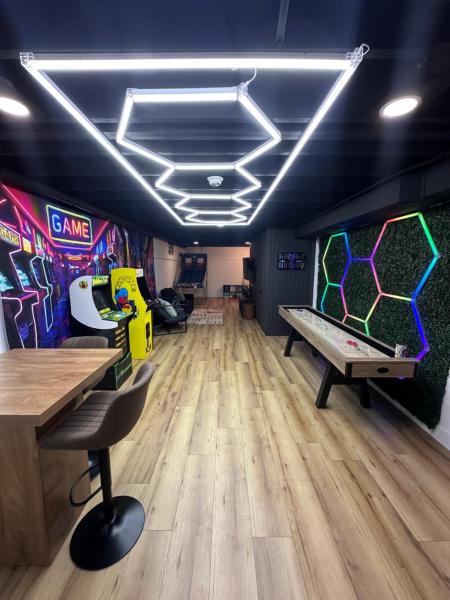 Arcade Game Room! Luxury New 3BR CLE Clinic UnivCircle Little Italy, Cleveland