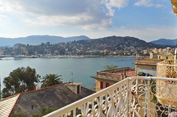 Na fotografii je vidět objekt Carlotta Flexyrent Apartment nacházející se ve městě Rapallo.