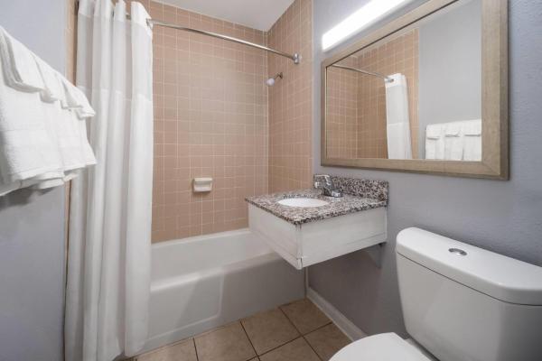 Yhden makuuhuoneen sviitti kahdelle hengelle - Double - Savuton — 42 m² - Super 8 by Wyndham Portsmouth - Norfolk