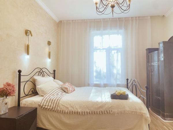 Romantic Old Town Hideaway
