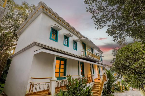 Elivaas Signature Casa Lotus 3-bhk Villa With Private Pool, Cosy Nook, Balconies In A Gated Complex - Goa