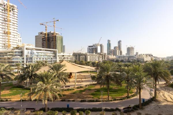 A la foto es mostra l'objecte Contemporary 2BR in JVC With Pool, Gym & Relaxing Stay situat a la ciutat de Dubai.