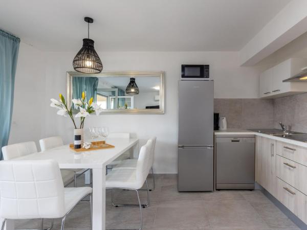 Apartment Moderne Wohnung In Crikvenica Mit Pool By Interhome - Crikvenica