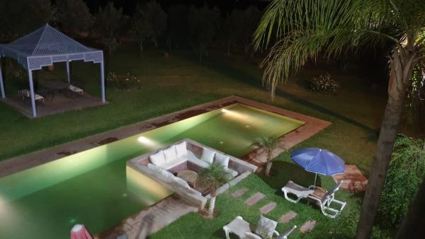 写真にはSfiani市にあるVilla Maloulouが写っています。