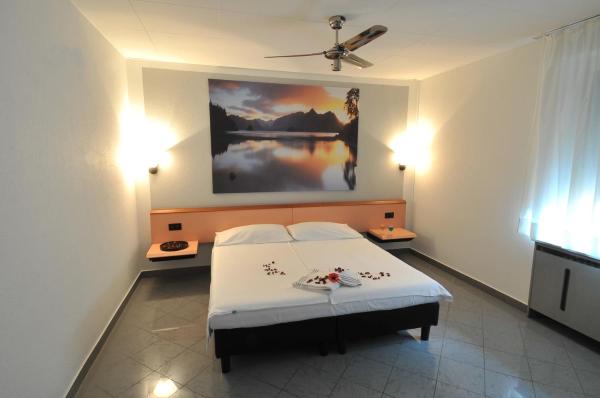 A la foto es mostra l'objecte Hotel Bahnhof Haus situat a la ciutat de Chiasso.