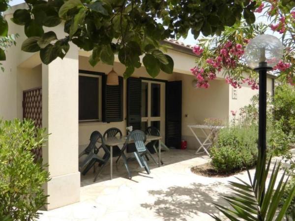 Holiday Home Schöner Bungalow Direkt Am Sandstrand Auf Sizilien By Interhome - Pozzallo