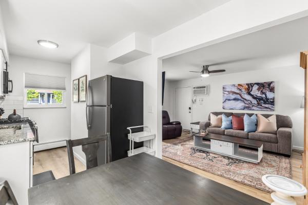 Foto 4: Bright & Spacious 2 Bedroom, Quiet