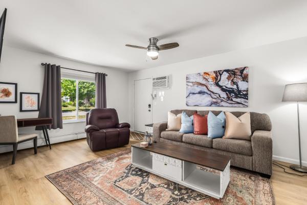 Foto 5: Bright & Spacious 2 Bedroom, Quiet