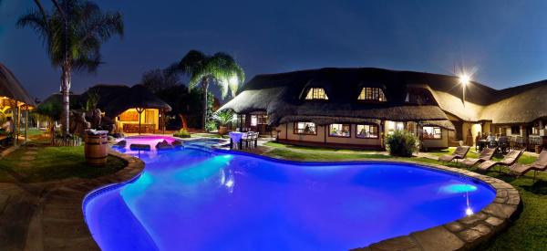 På billedet ses objektet Cest Si Bon Hotel beliggende i byen Otjiwarongo.