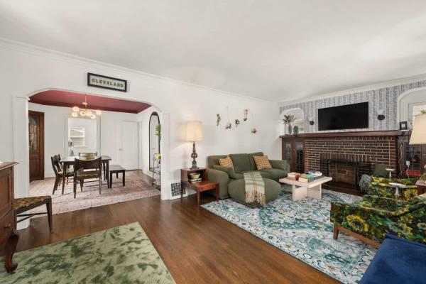 Hot Tub - Game Room - Chic & Spacious - Sleeps 10, Cleveland