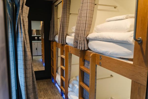Capsule dans Dortoir Mixte de 6 Lits — 22 m² - CODE - The Loft, Edinburgh
