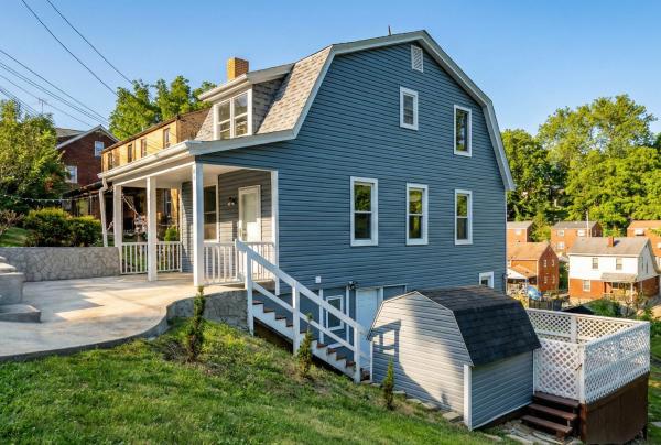 Na fotografii je vidět objekt Charming Remodeled 3-BR Bungalow near Attractions nacházející se ve městě Willock.