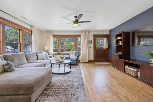 2 Bed, 2 Bath, Historic Beauty, Walk Downtown - Visalia, CA