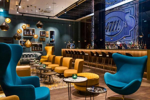 На фото показан объект Motel One Köln-Altstadt, расположенный в городе Кёльн.
