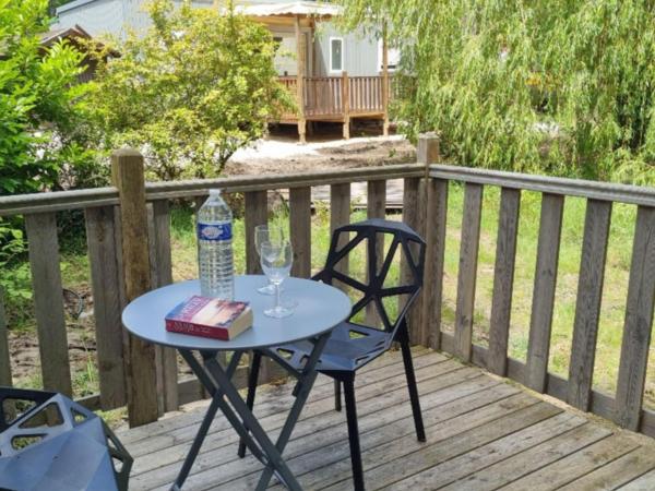 Mobil-home 32m² Avec Terrasse - 4 Personnes - Api-1-52-1564 - Centre-Val de Loire