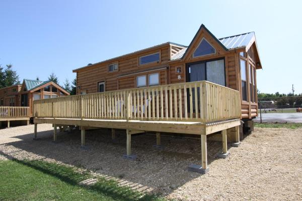 Auf dem Foto ist das Objekt Lakeland RV Campground Loft Cabin 1 in der Stadt Milton zu sehen.
