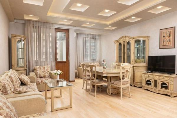 Large 2 Bedroom With Balcony, Saryan Street - Yerevan