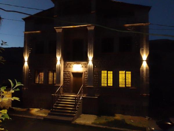 The photo shows the Family rest haus located in the city of Makravan.