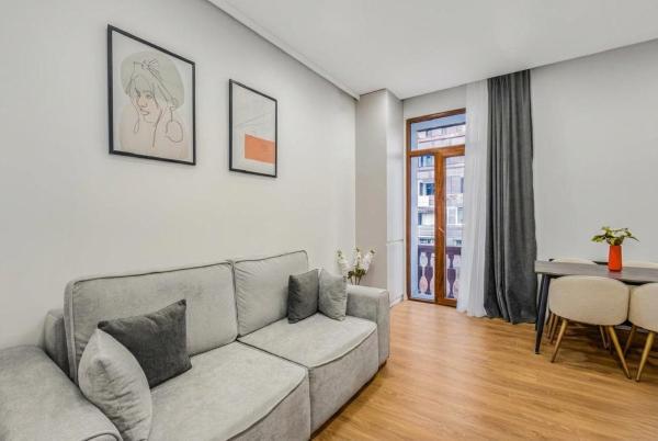 Stylish 2 Bedroom! French Balcony! City Center! - Ereván