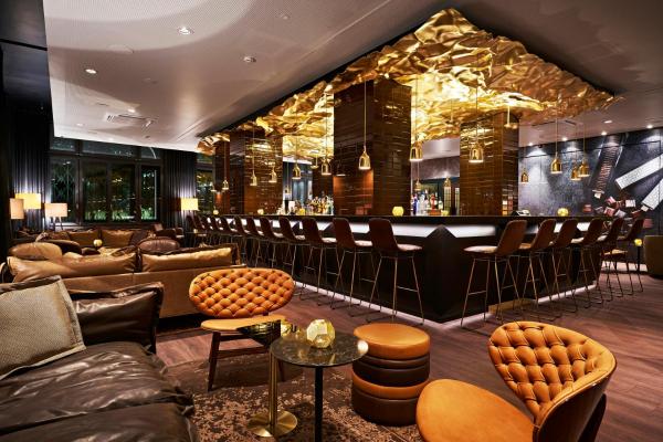 Na zdjęciu widoczny jest obiekt Motel One Zürich położony w mieście Zurych.