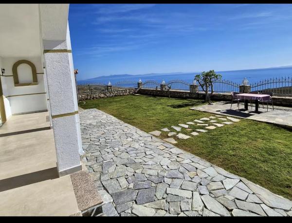 A la foto es mostra l'objecte Green Garden Villa Himara situat a la ciutat de Himare.