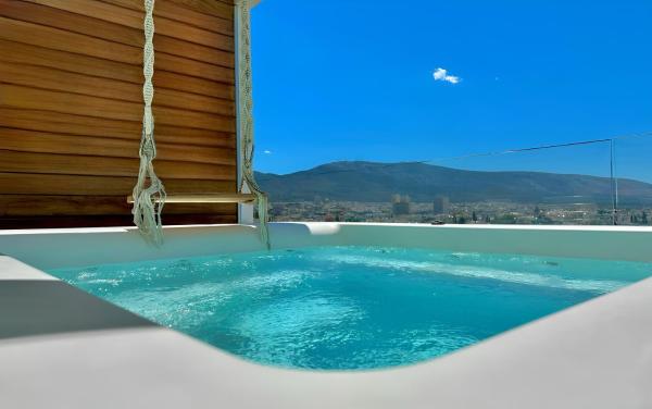 A la foto es mostra l'objecte One 360 Skyline Athens Penthouses situat a la ciutat de Atenes.