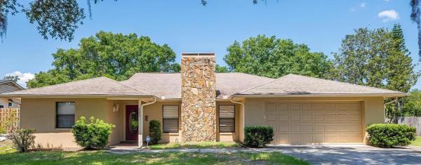 Charming Mulberry Home Sunroom Backyard Near Orlando - Plant City, FL