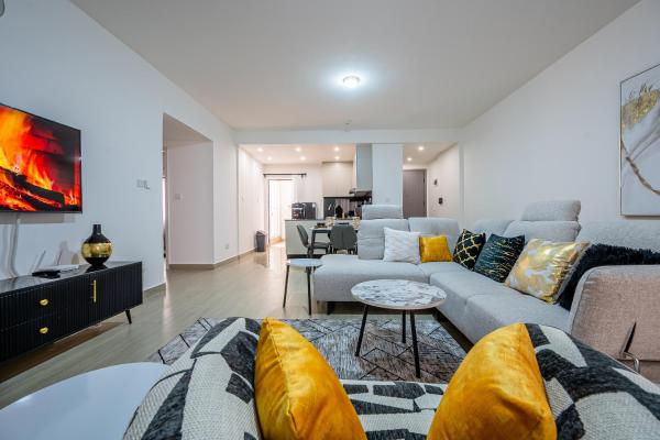 Elegant 2br Suite With Sauna Gym Pool Walk To Yaya Centre - Nairobi