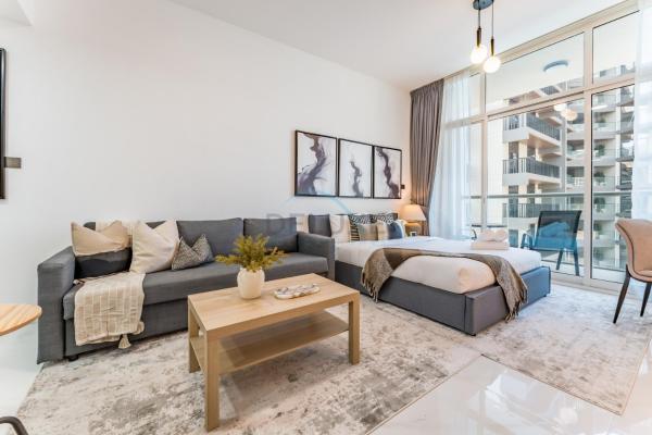 Kuva 1: Studio with Balcony and Views, Walk to Butterfly Garden, Just 20-Minute Drive to JBR Beaches, Uniestate Supreme Residence, Arjan by Deluxe Holiday Homes