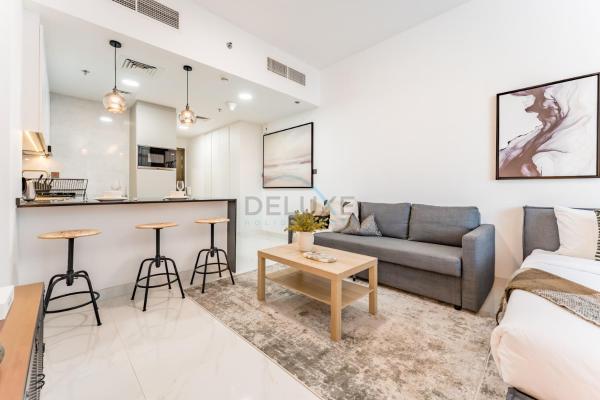 Kuva 5: Studio with Balcony and Views, Walk to Butterfly Garden, Just 20-Minute Drive to JBR Beaches, Uniestate Supreme Residence, Arjan by Deluxe Holiday Homes
