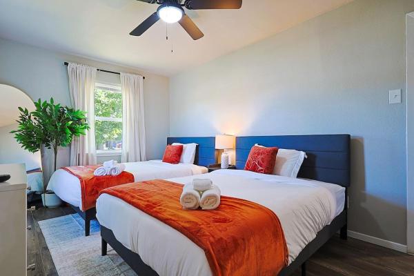 4br - Sleeps - 14 - Game Room - Near Uptown & Galleria - Dallas, TX