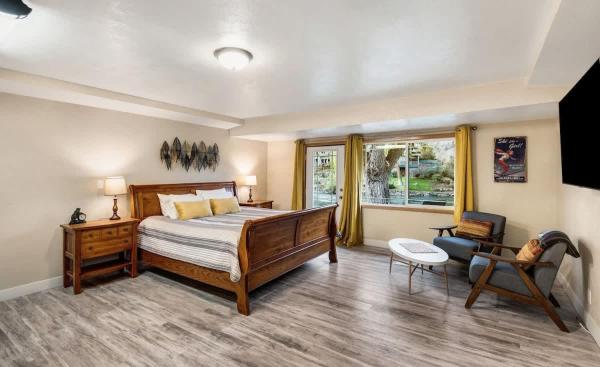 Pet Friendly Cottage On The River Near Downtown - Bend, OR