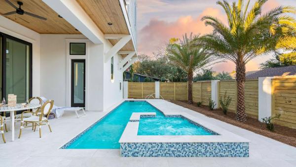 Rendezvous By Avantstay Modern Haven W Game Room Roof Top Pool Close To Beach - Miramar Beach, FL