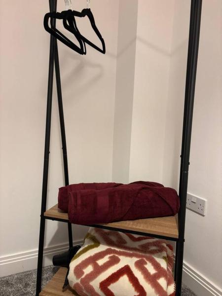 Cozy 3-br | Home In Merseyside | Free Parking - Guernsey