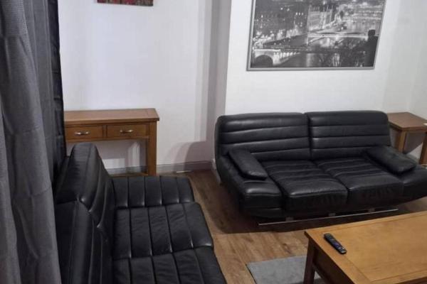 A la foto es mostra l'objecte 3 Bed House Sleeps 5 - Free Parking - Tv & WiFi situat a la ciutat de Manor.