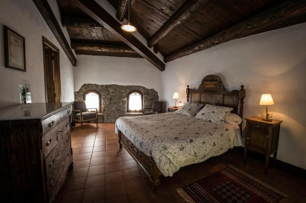 A la foto es mostra l'objecte Casa Parramon situat a la ciutat de Gerri.