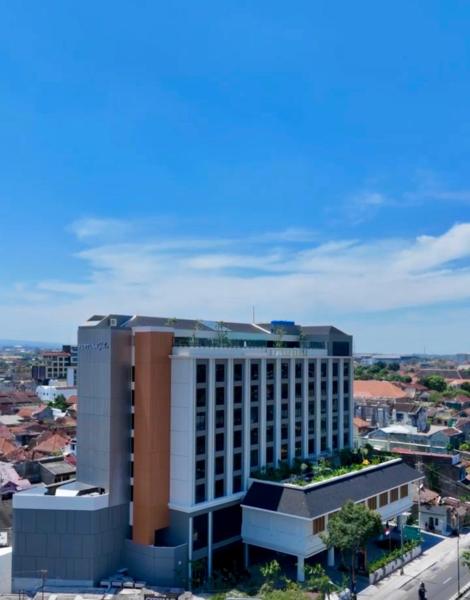 The photo shows the FortunaSuites Malioboro Yogyakarta located in the city of Sentool.