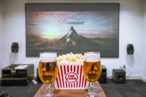 Hollywood 9 People - KHbnb center, Strasbourg