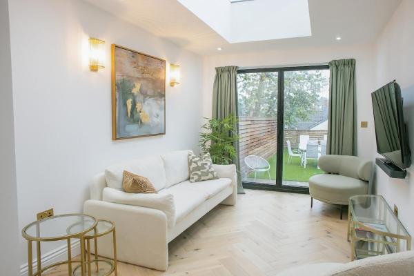 Chic Brighton Garden Apartment - Sleeps 6! - Brighton