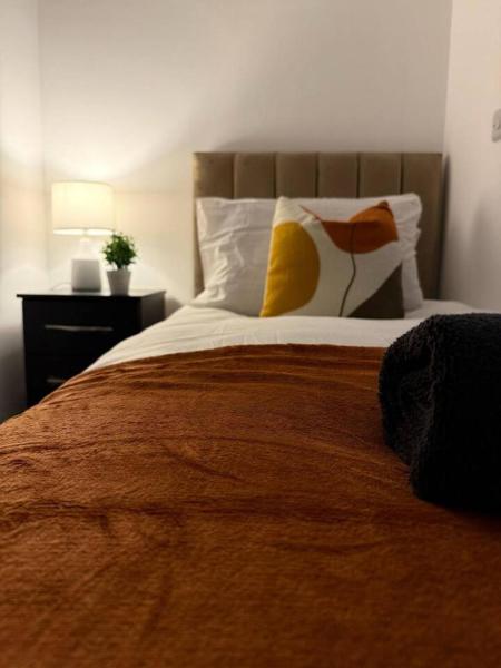 Spacious 7-br Retreat In St Helens | Free Parking - Warrington