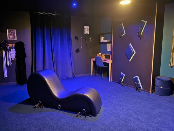 Suite Casanova Avec Spa & Escape Love Game - Doux Bleu Jeux - Niort
