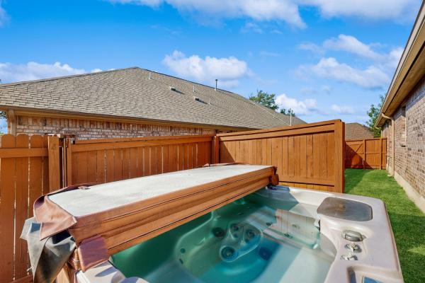 3br Home W Hot Tub, Foosball! Close To Six Flags - San Antonio