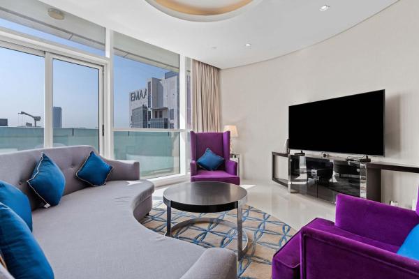 På billedet ses objektet Elegant 2BR Downtown Apartment - Near Burj Khalifa beliggende i byen Dubai.